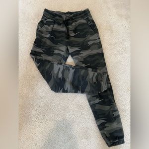 Wilde Fable green camo joggers size XS